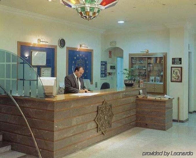 Отель Don Juan Гранада Интерьер фото